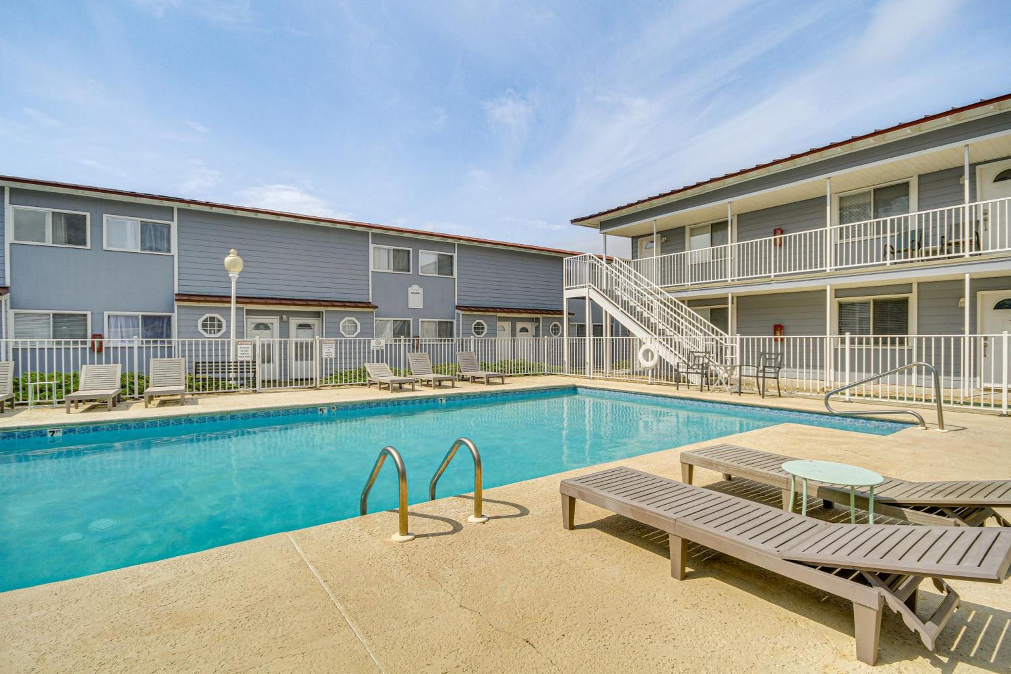 Airy Biloxi Condo With Patio Walk To Beach! Экстерьер фото
