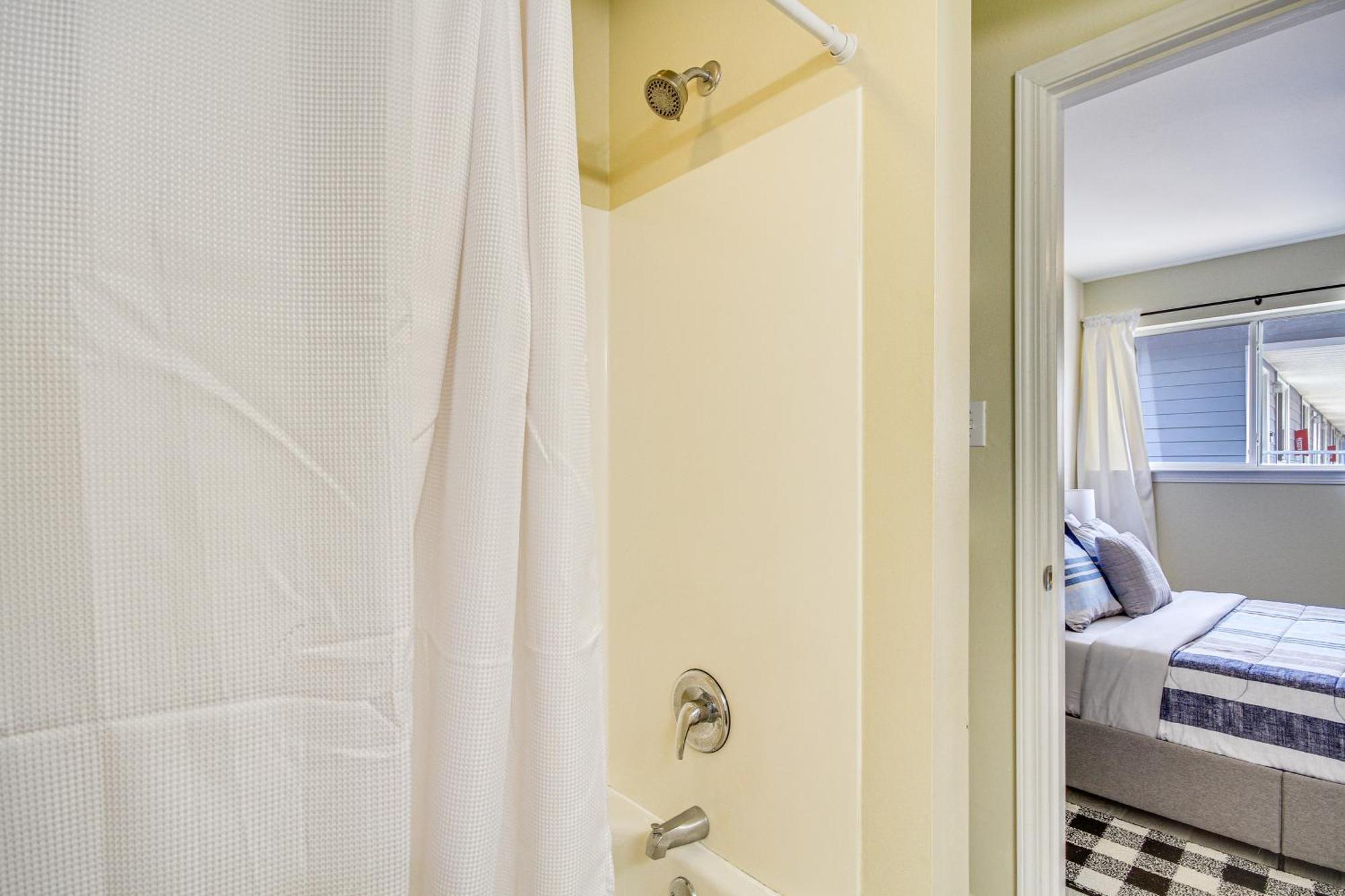 Airy Biloxi Condo With Patio Walk To Beach! Экстерьер фото