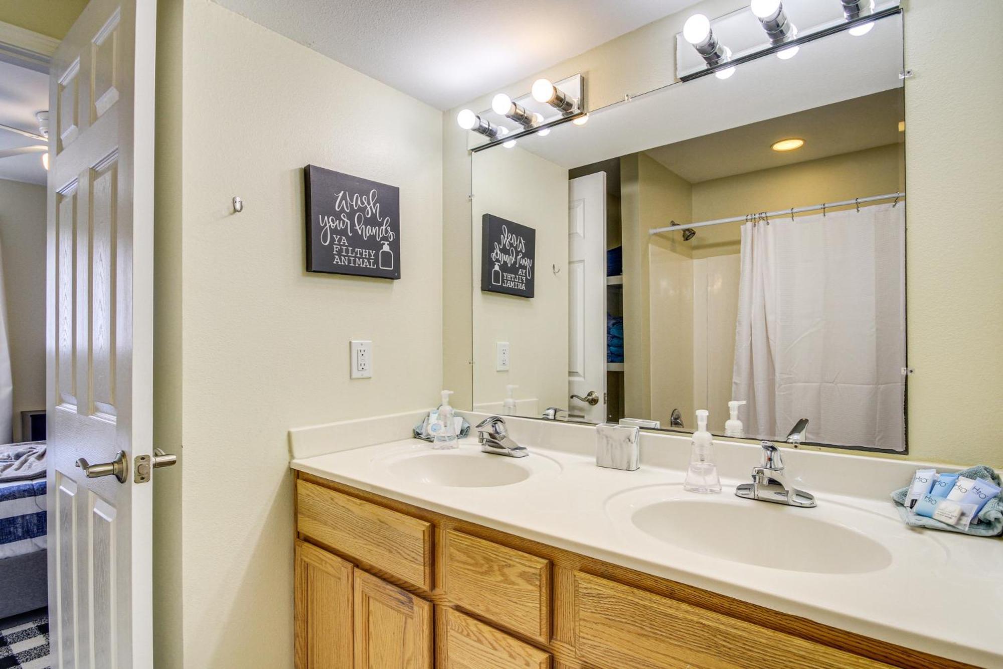 Airy Biloxi Condo With Patio Walk To Beach! Экстерьер фото