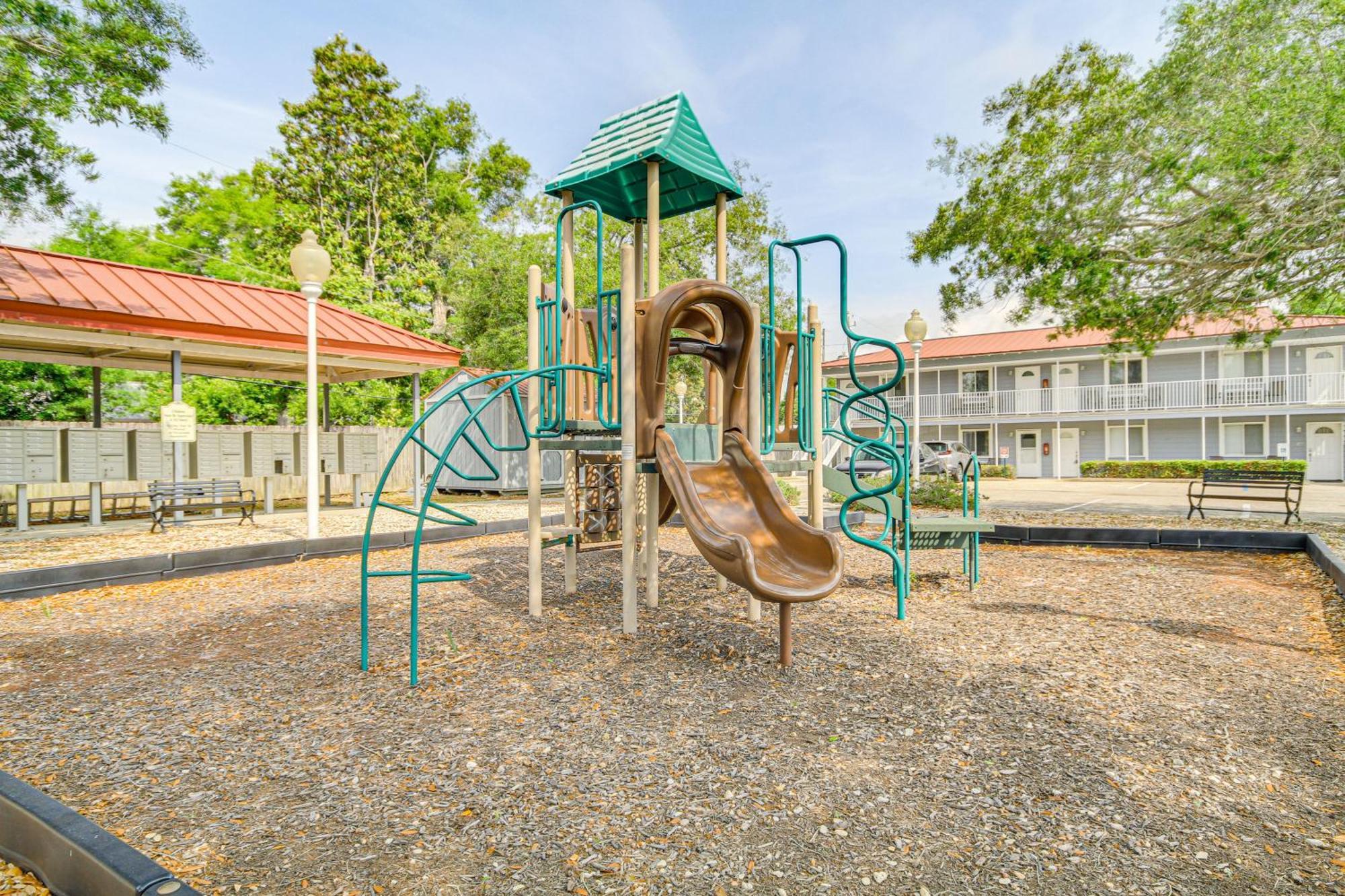Airy Biloxi Condo With Patio Walk To Beach! Экстерьер фото